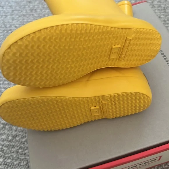 New Hunter Kids Sunlight Yellow Classic Rainboots Boots 10 11 Boys Girls. Unisex